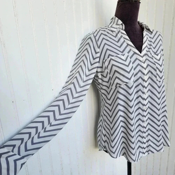 Express Blouse Button Up Womens Gray White Zig Zag The Portfolio Shirt Sz S - Picture 4 of 11
